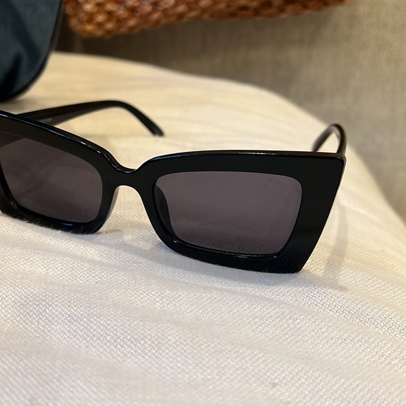 Cool glasses - Picture 3 of 4